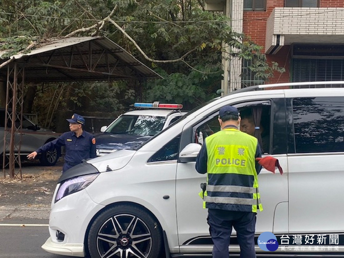 信義警察分局加強編排入山車輛稽查勤務。