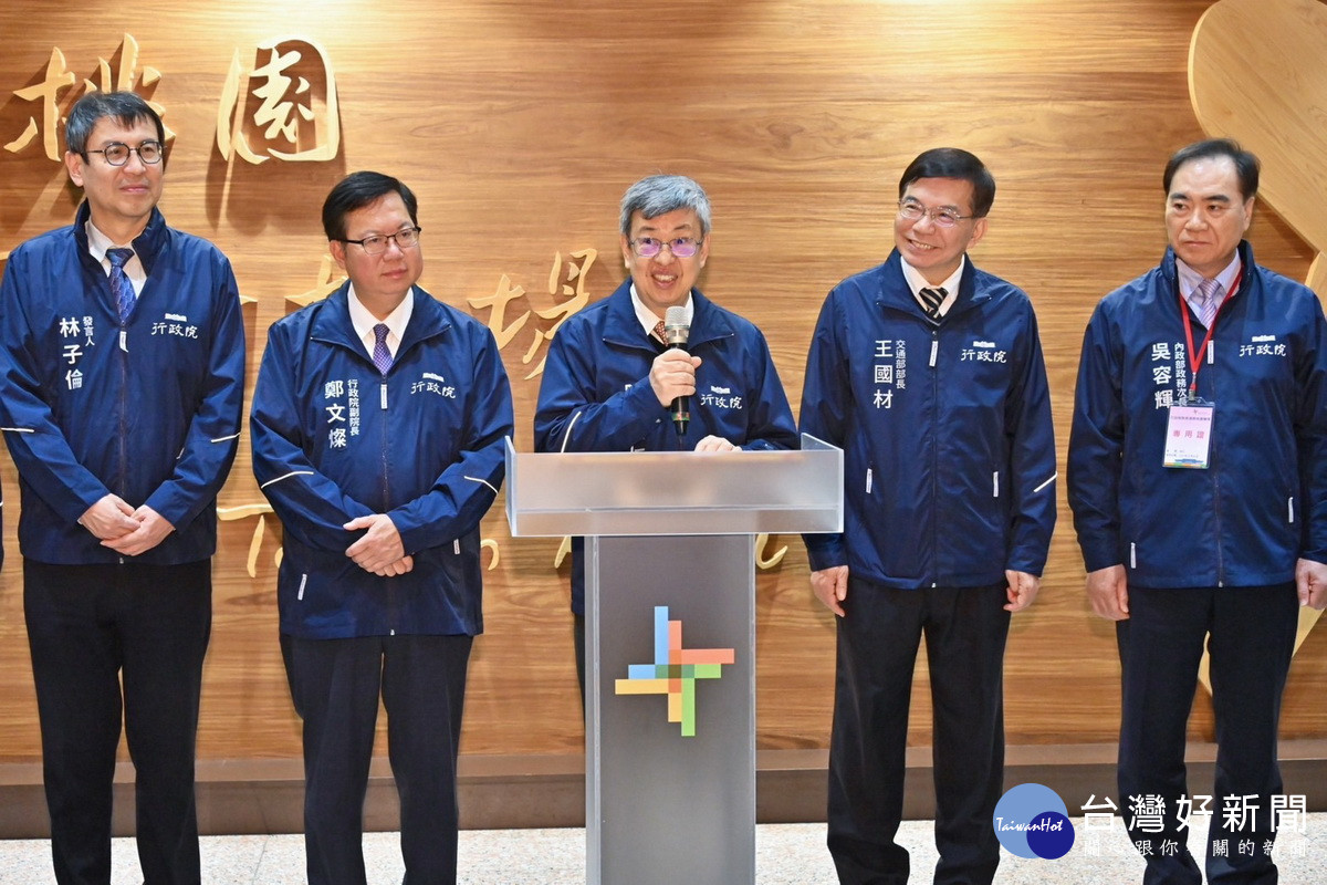行政院長陳建仁視察國道及機場疏運情形，肯定春節疏運整備讓國人享有便捷交通服務。