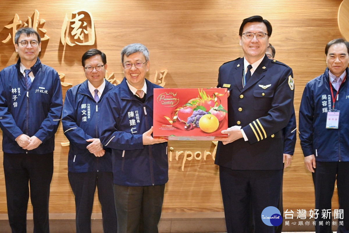 行政院長陳建仁視察國道及機場疏運情形，肯定春節疏運整備讓國人享有便捷交通服務。