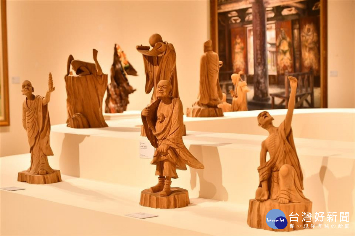 走春首選到彰化「宮廟藝術展」一起放天燈祈福。