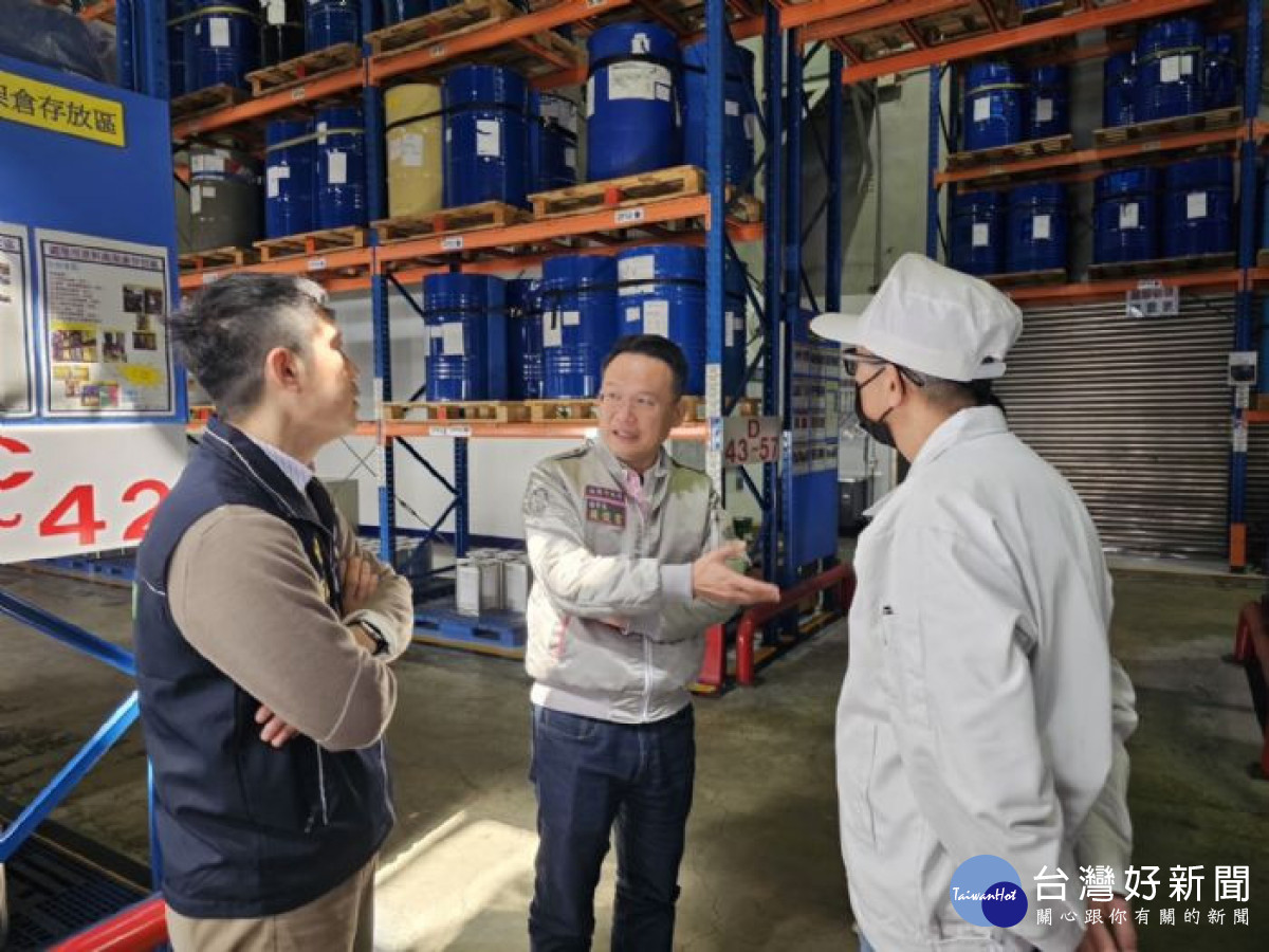 蘇俊賓訪視高風險工廠督促落實危險品管理。