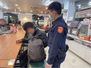 龜山暖警協助「流浪漢」返家。