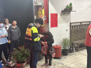 熱心警協助走失高齡老婦人返家。