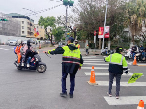 南投警分局各分駐所派出所均啟動護童勤務。（南投分局提供）