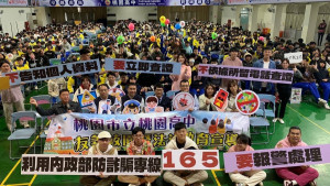 市警局少年隊與桃園市府靈糧堂合作，邀請台灣新世代青年發展協會-大學志工團隊前往桃園高中進行反毒防詐宣導。