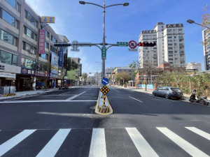 ▲高市華夏路全段翻新完成。