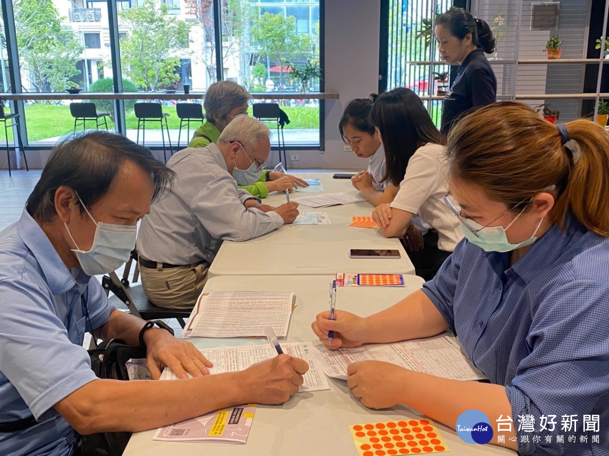 桃竹苗區銀髮人才資源中心辦理體驗徵才活動面試。