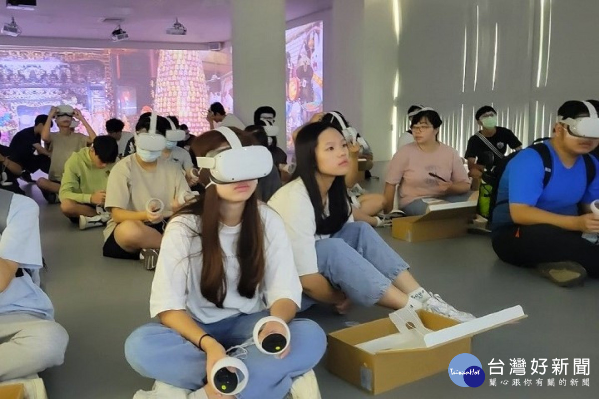 中華大學元宇宙體驗中心，讓學生以VR沉浸式體驗情境，讓學習更多元有趣！