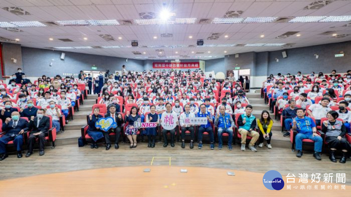 市長與學生大合照。<br />
<br />
