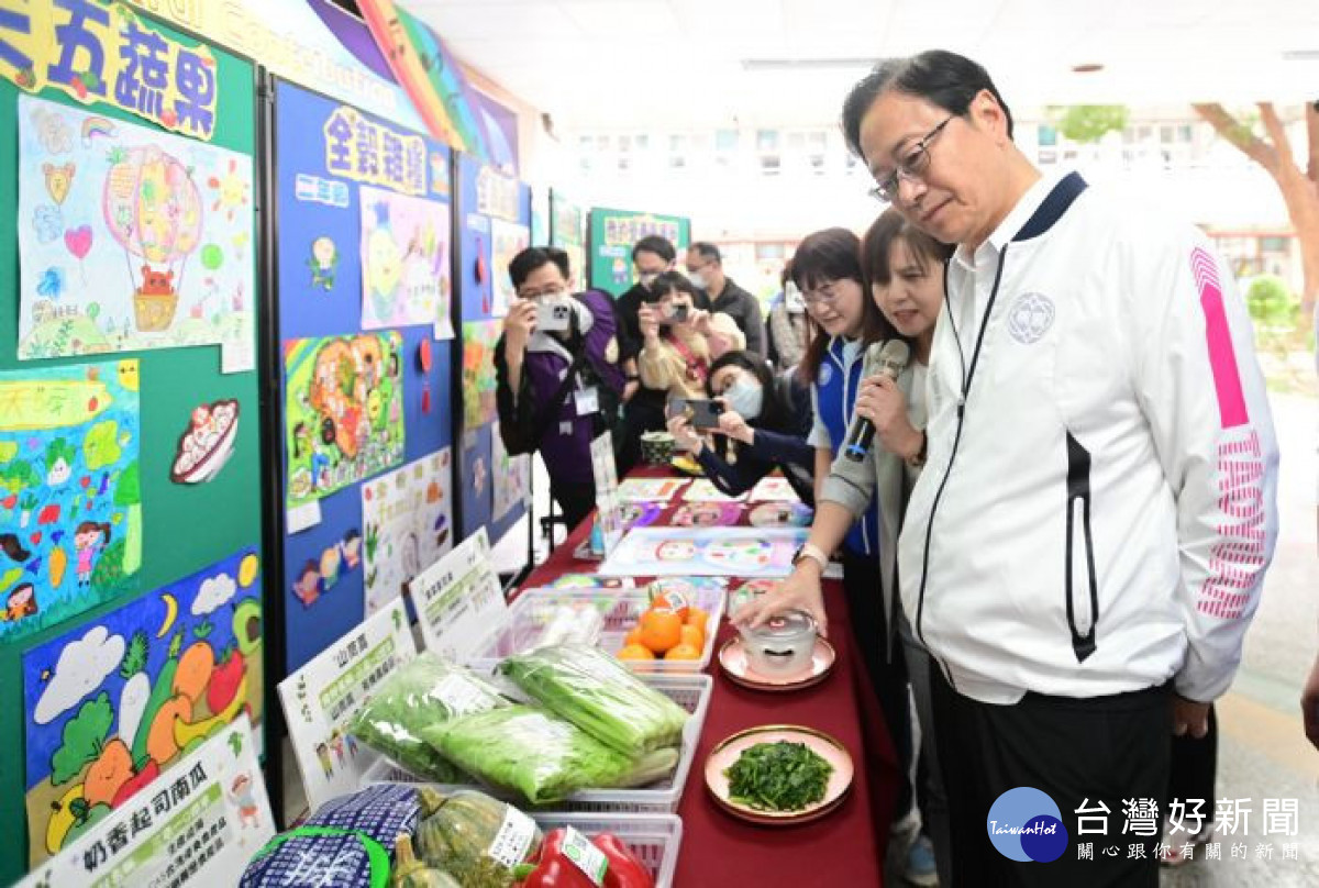 學校營養師介紹3 章1Q 食材及當日午餐菜色。