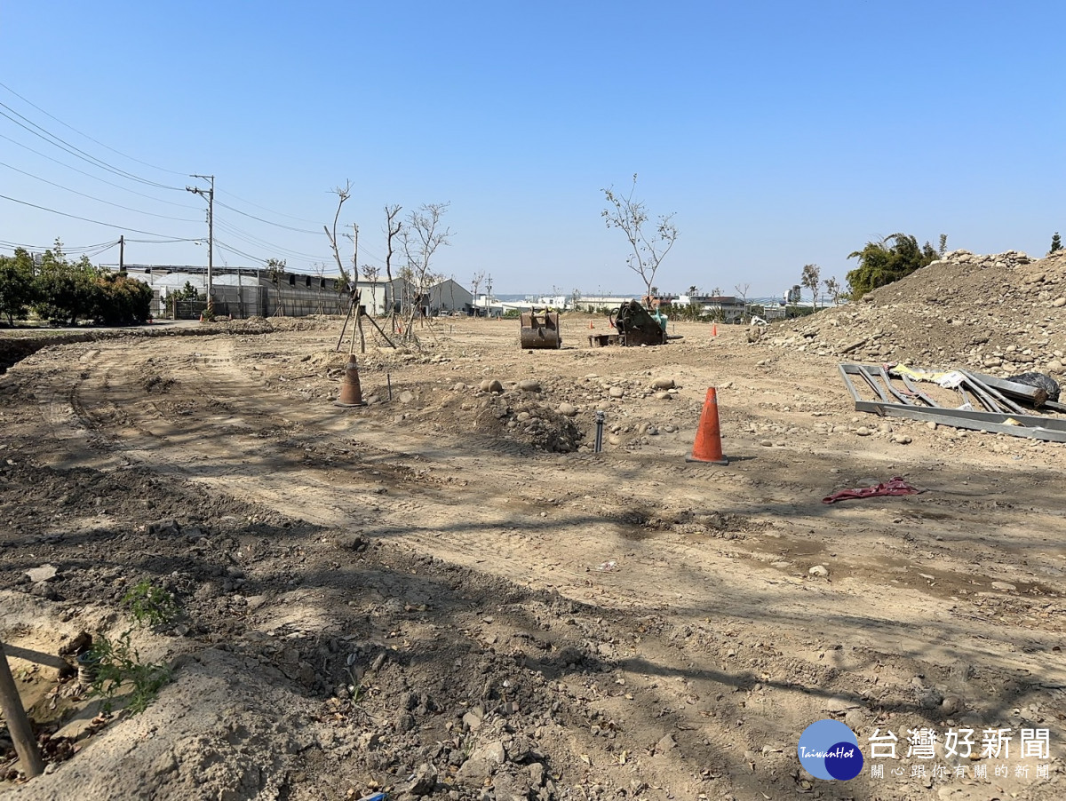 潭子第三公墓遷葬，正進行綠美化工程，工區佔地寬廣約1萬2300平方公尺。