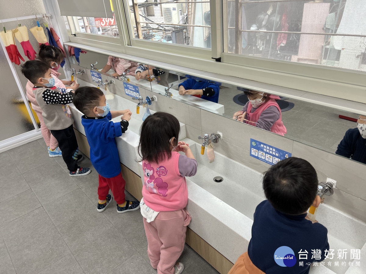 桃園市政府衛生局呼籲家長應留意孩童健康,提高警覺並落實生病不上學及留意重症前兆。