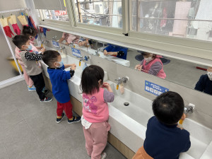 桃園市政府衛生局呼籲家長應留意孩童健康，提高警覺並落實生病不上學及留意重症前兆。