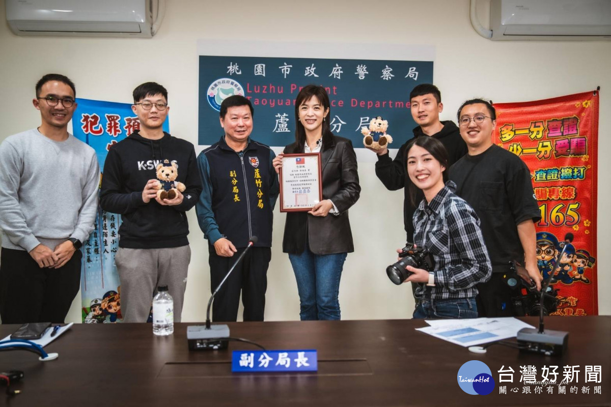 蘆竹警分局攜手金石堂愛書大使宣導反詐騙。<br />
