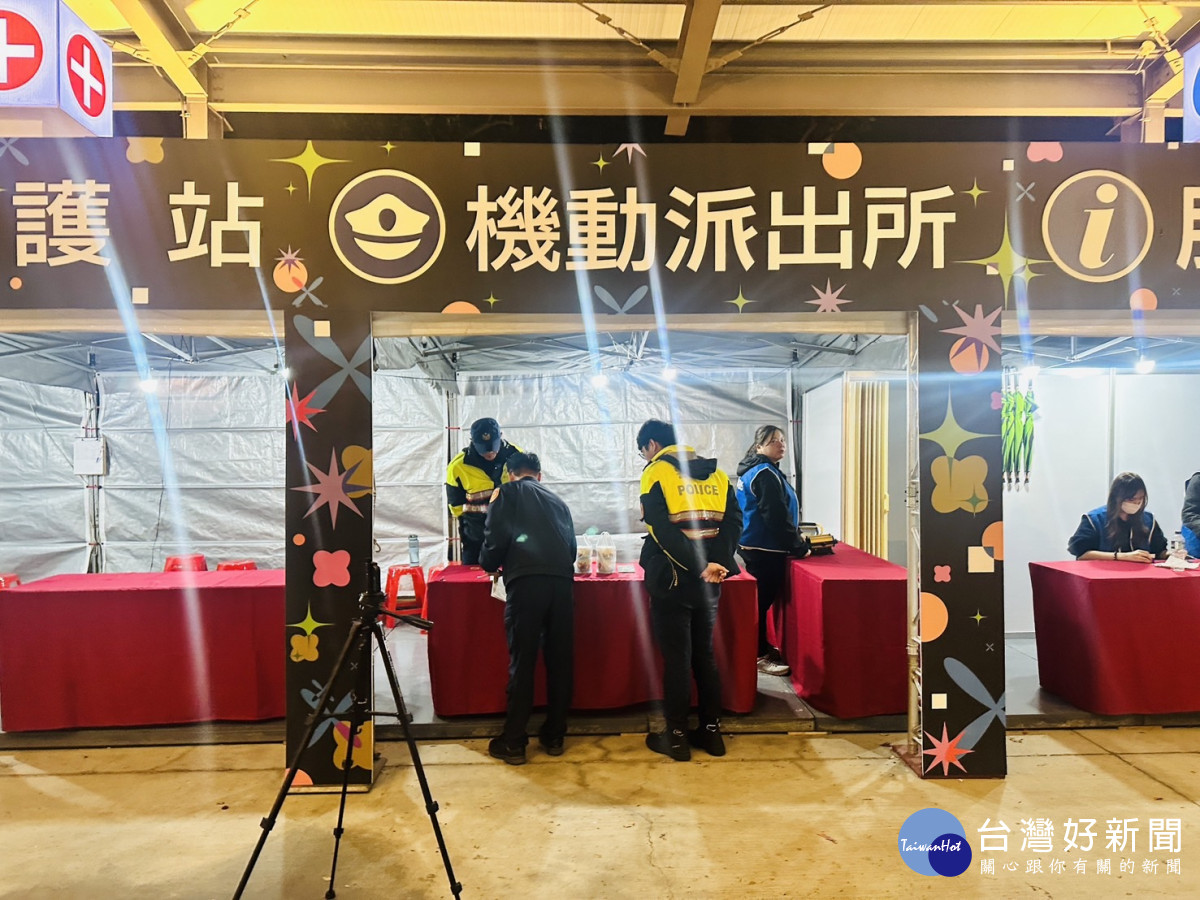 桃警規劃警力及義交積極投入桃園燈會交通疏導管制及維安工作。