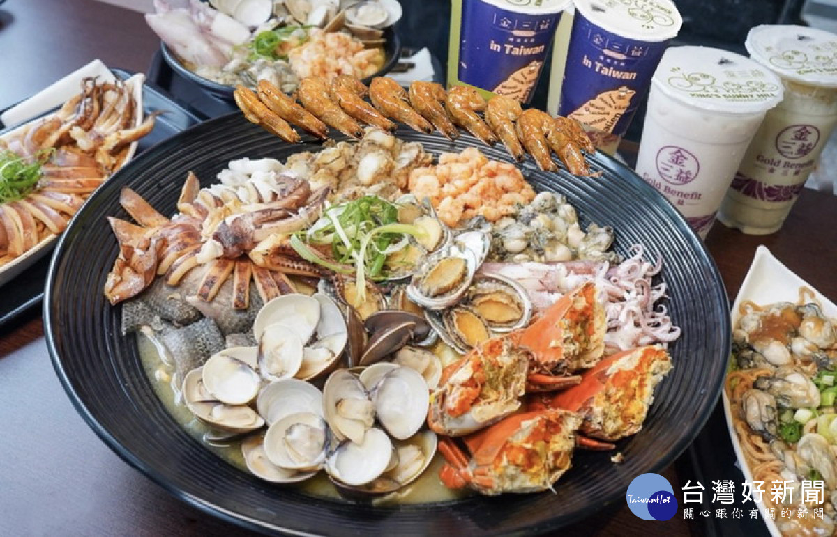 ▲金三益楠梓店的海底總動員鍋燒麵。<br />
