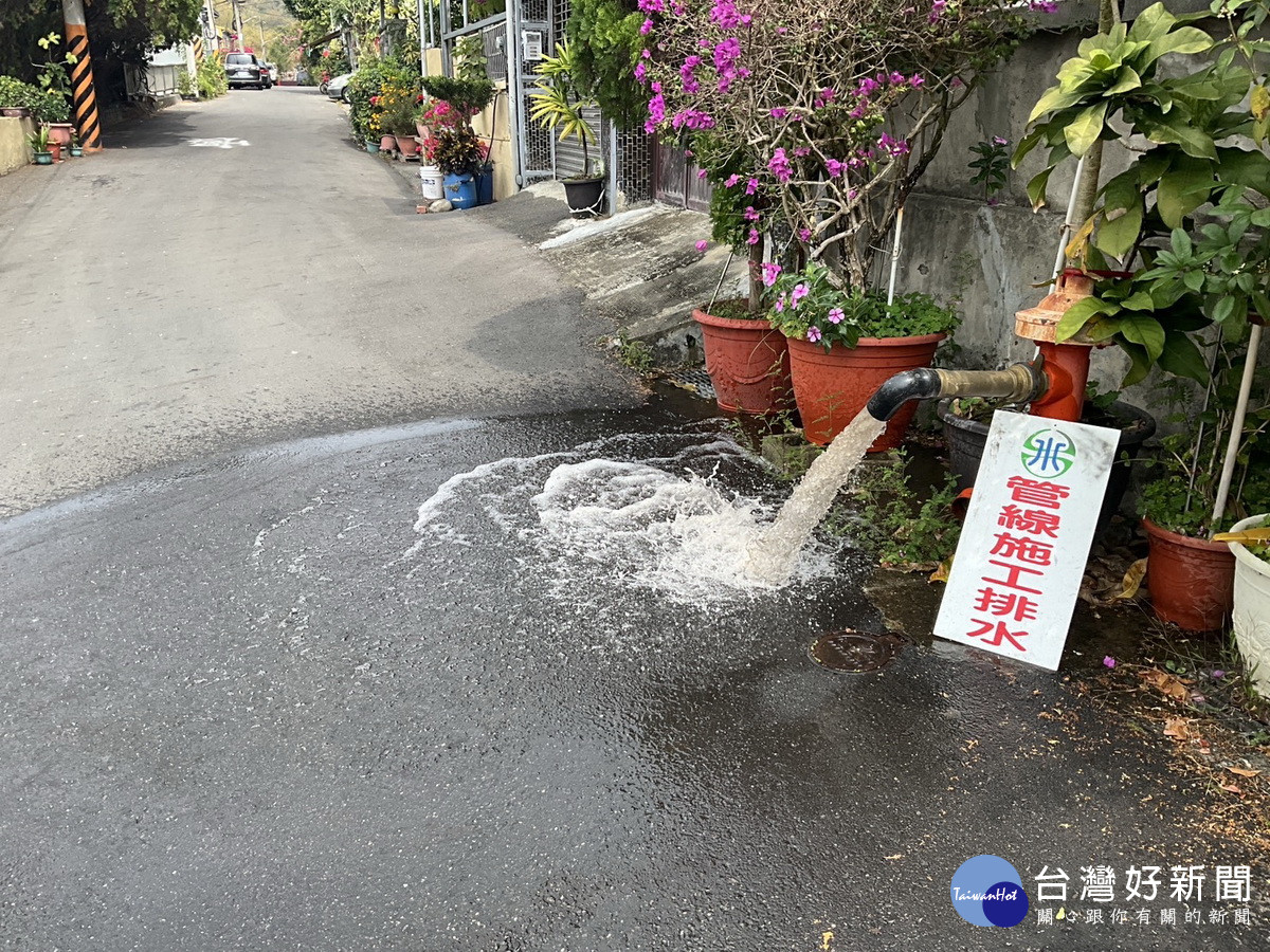 水公司施工民眾常不知情造成無預警停水困擾。（ 簡千翔服務處提供）