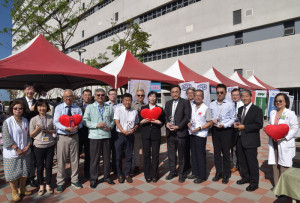 ▲高雄市加工出口區同愛會及前鎮科技產業園區衛生保健所發起「熱血相挺」捐血活動，由經濟部產業園區管理局高屏分局號召園區廠商相挺。