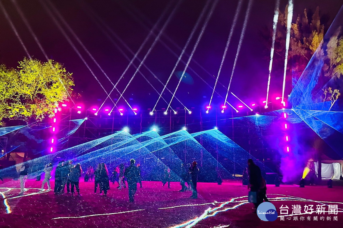 「2024桃園燈會」進入倒數，大型燈光藝術裝置繽紛熱鬧。