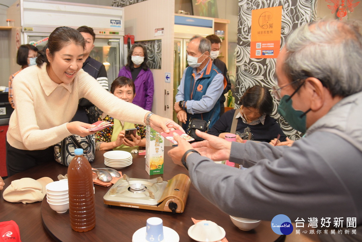 許縣長發送新春紅包。（圖/南投縣府提供）