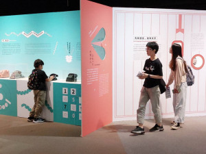 ▲高雄國立科學藝博物館自去年推出「人造關係-開箱:傳播科技特展」，受到各年齡世代的熱烈迴響，館方即日起再為此展覽推出許多週邊活動，展期到今年8月25日。