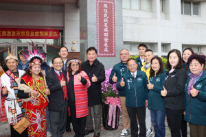 實踐承諾　鍾東錦為原住民族及族群發展處揭牌