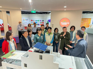 ▲民進黨湧言會向傳產龍頭「永記造漆」取經，大讚永記造漆是「台灣驕傲」。