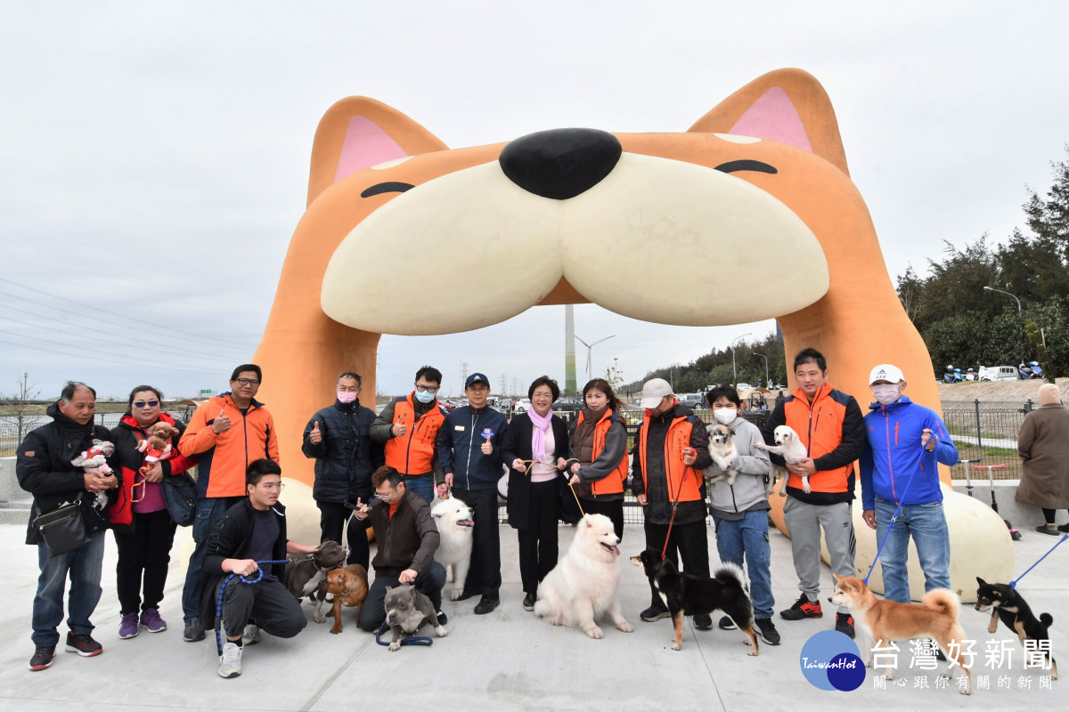 彰化縣第一座水岸遊憩公園，嬉濱海豚公園竣工啟用。圖／記者鄧富珍攝