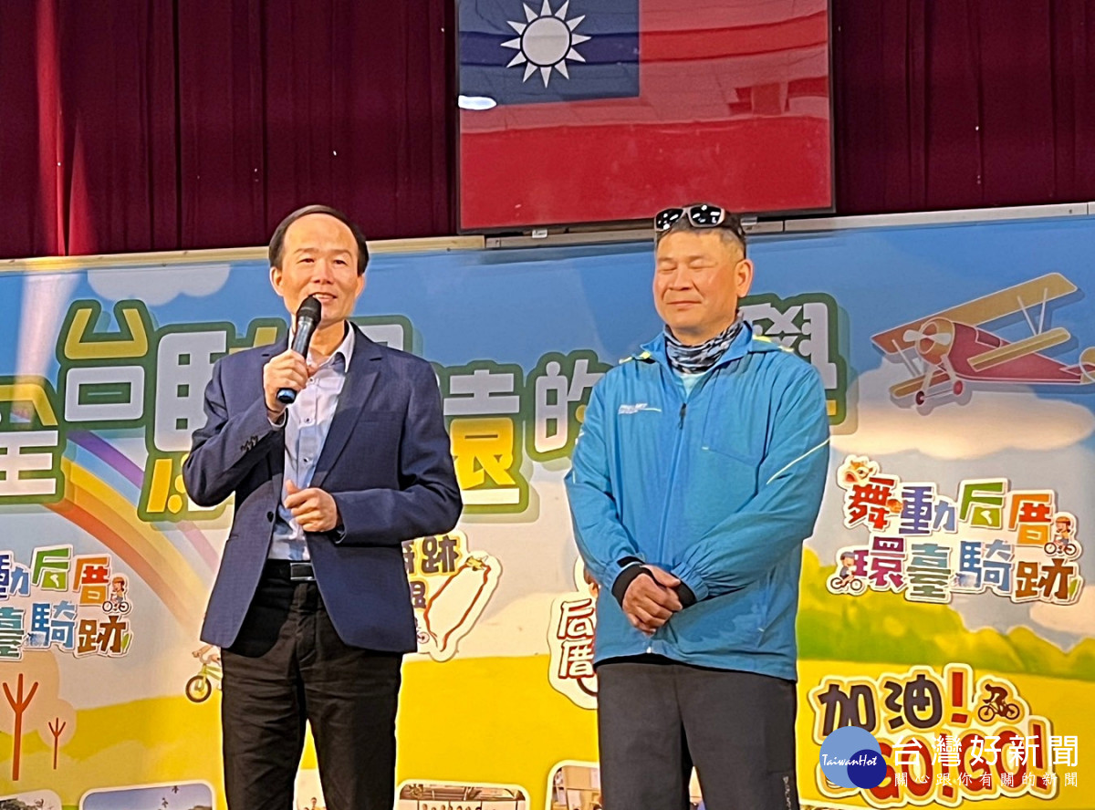 舞動后厝環臺騎跡     后厝國小單車環島活動啟航（教育局長劉仲成致詞勉勵）