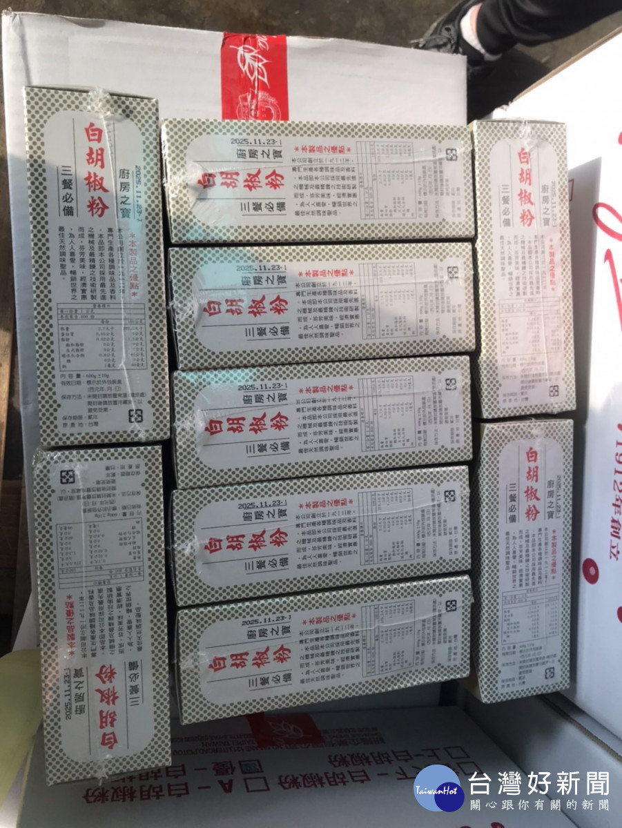 青辣椒粉、紅辣椒粉相關製品流入桃園市，衛生局立即通知業者下架及追查流向並封存違規產品。<br />

