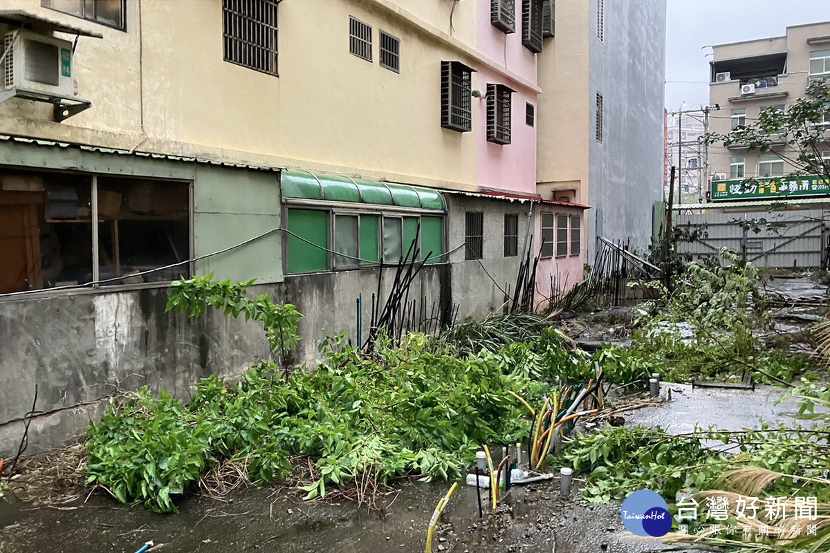 黃騰建設興建集合住宅造成鄰損現況。