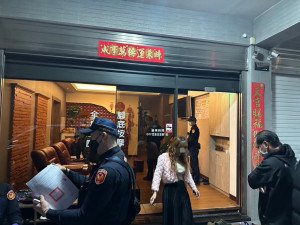 檢警前往林男、何女合夥經營的養生館進行搜索／雲林地檢署提供