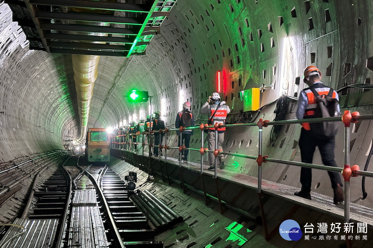 隧道協會參觀桃園捷運綠線G10車站中圓潛盾機。