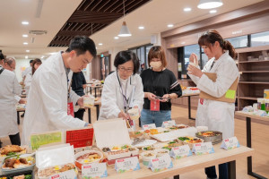 嘉義縣政府舉辦「商圈美食競賽」，初賽邀請13位美食專家及40位商圈代表擔任評審／林詩涵翻攝