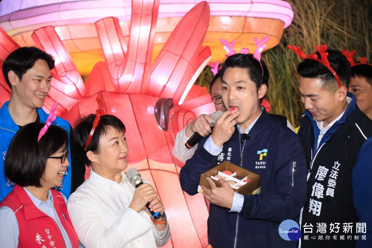 盧秀燕市長陪同蔣萬安市長參觀中台灣元宵燈會