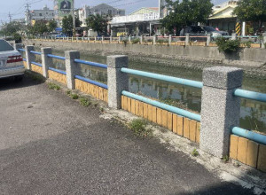 ▲高市茄萣大排港埔三街至茄萣路最上游兩側護岸欄杆老舊環境不佳，改善工3月初開工7月完工。