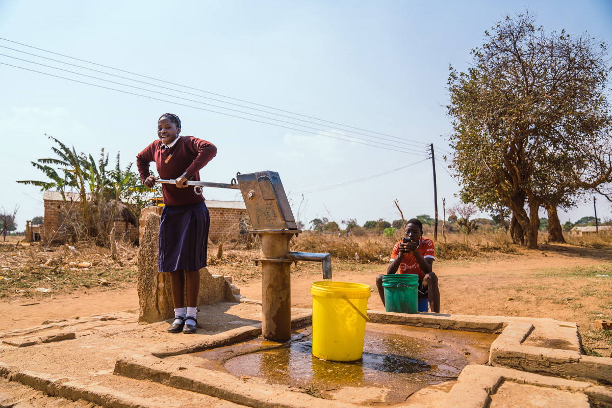 展望會在學校裡建設取水點，學生在學校就能獲得乾淨水源。（台灣世界展望會提供）