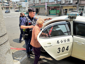 9旬老嫗「透當晝」路上走　頭份警積極協助返家