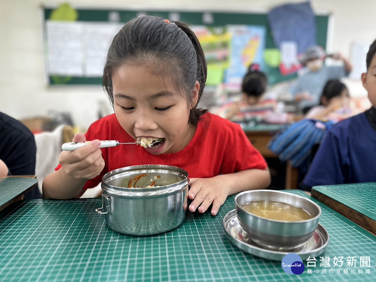 新屋區及楊梅區37校幸福午餐     在地黑豬肉美味入菜