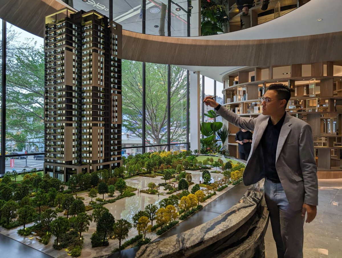 「精銳WORLD」，以25層超高地標宅、全景視野、超高綠覆搶市，很快就吸引嚮往質感生活的科技人目光。