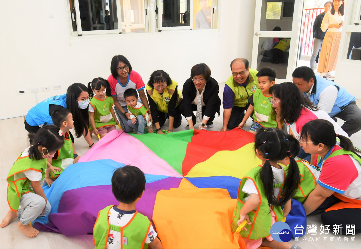 彰縣公共化幼兒園聯合揭牌，兩間幼兒園可收托182名幼兒。圖／記者鄧富珍攝
