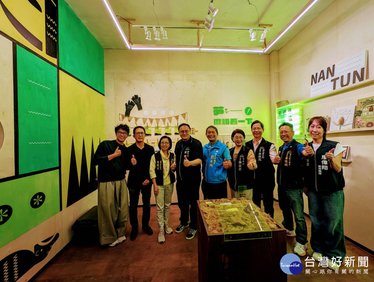 台中市副市長鄭照新、文化局局長陳佳君及多位南屯區民代到場搶先觀展、體驗