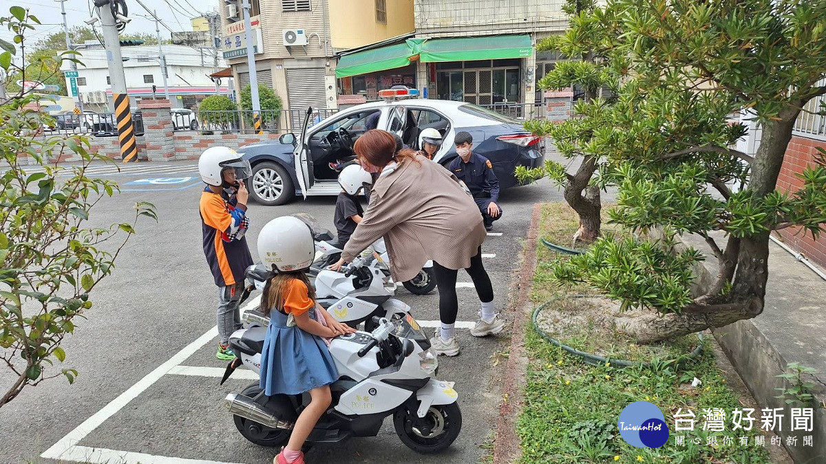 培養正確法治及防詐概念從小做起　青山附幼校外參訪 體驗警察工作