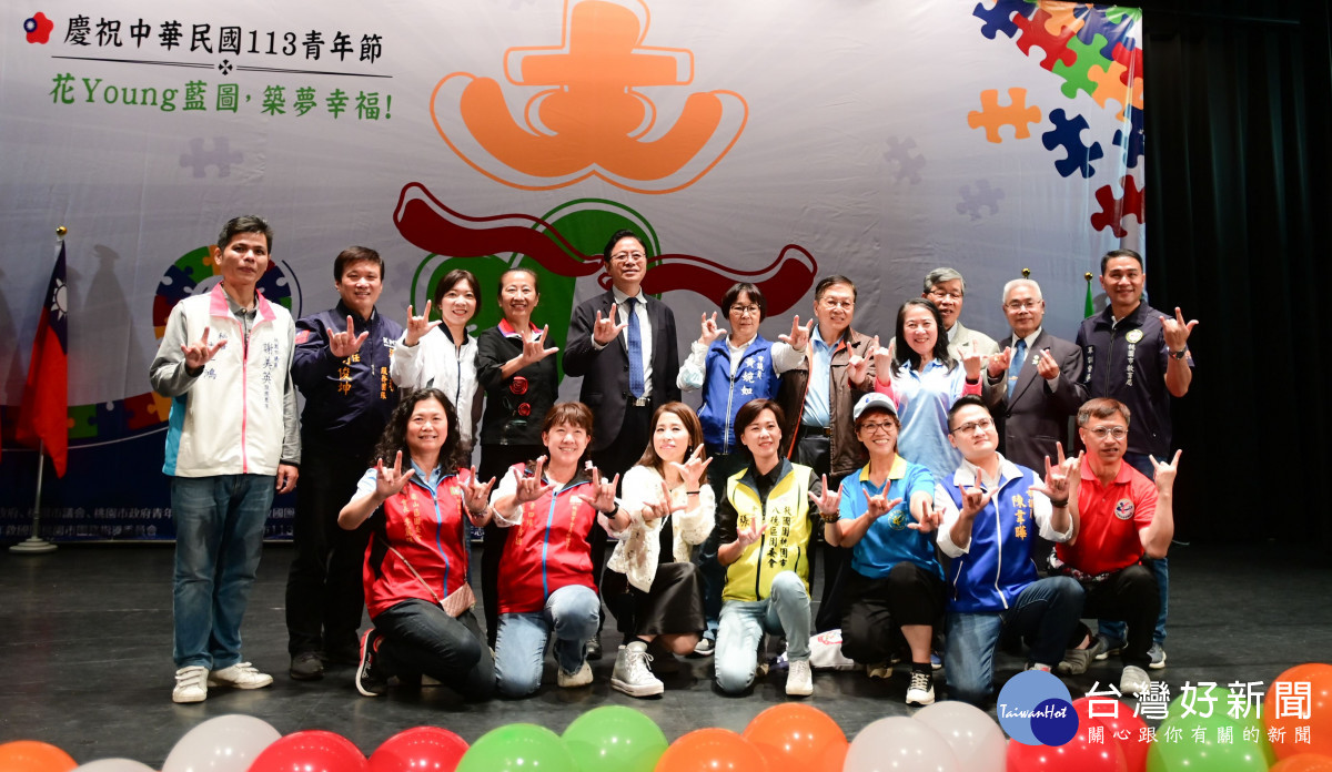 市長與來賓合影。<br />
<br />
