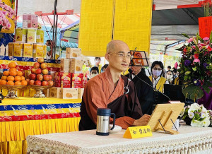 福智僧團如偉法師主法。