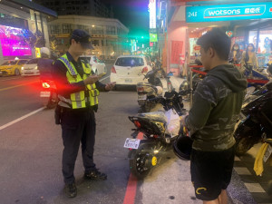 禁止慢車酒駕上路，警方展開取締行動，保障交通安全。