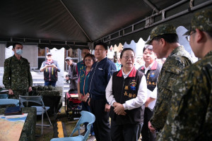 徐榛蔚偕傅崐萁赴太魯閣搜救指揮所　慰問第一線搜救人員及國軍