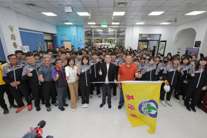 基隆市全中運代表隊授旗　謝國樑期勉運動小將旗開得勝再創佳績