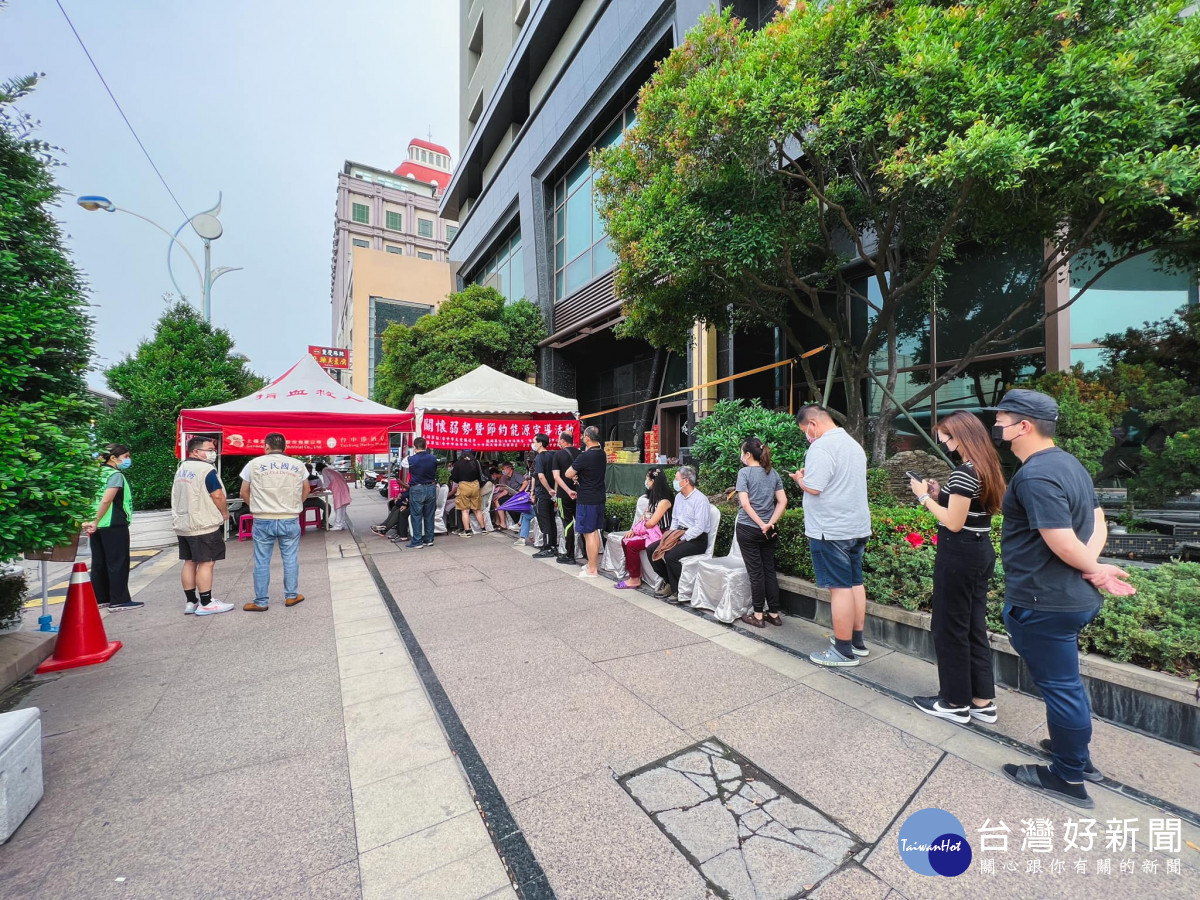 台中港酒店攜手相關單位號召捐血以增加血庫存量。