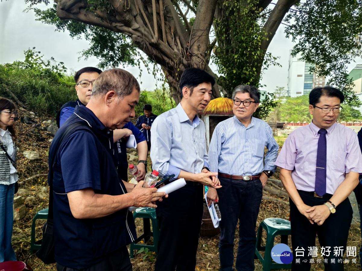 農水署長蔡昇甫與李中議員等人到樹德國小會勘